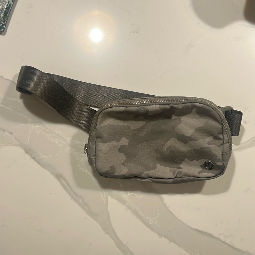 Lululemon Belt Bag - In perfect condition!